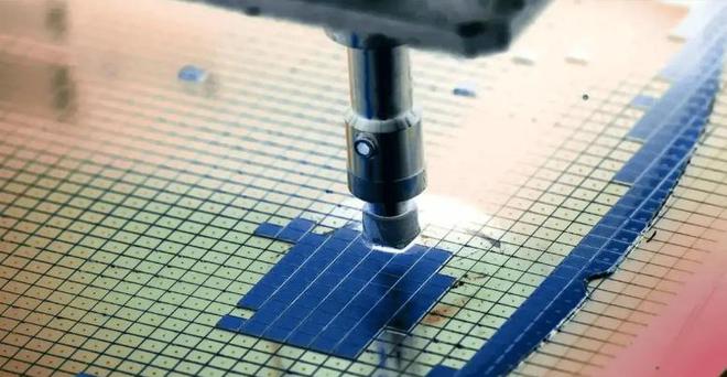 全球仅两个国家掌握比还稀有高端光刻机究竟有多难？