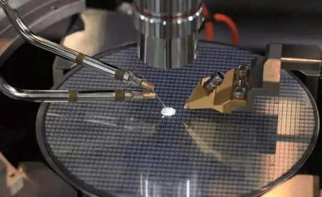 全球仅两个国家掌握比还稀有高端光刻机究竟有多难?(图2)